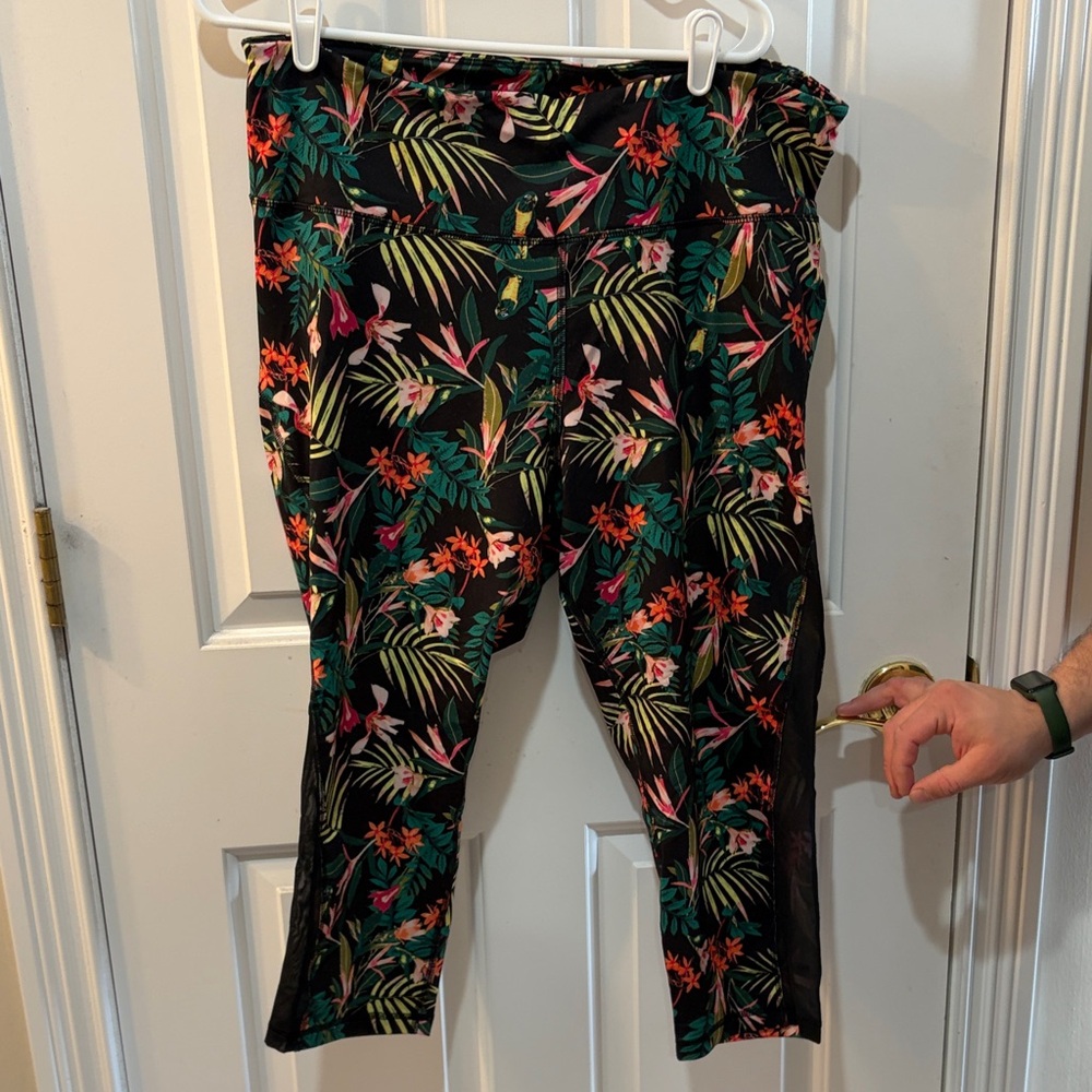 Old navy black pattern legging with mesh panel down side